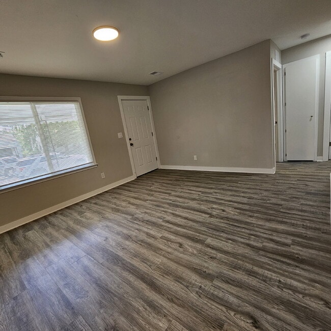 Building Photo - 2 bed, 1 bath renovated ranch. Kitchen has new cabinets, granite counters. All appliances, remode...