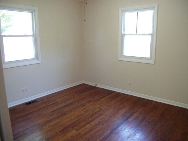 Building Photo - 1535 Charles Dr