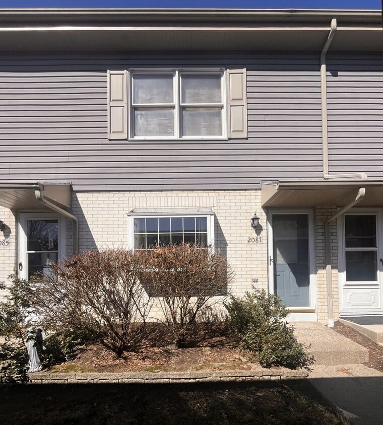 Primary Photo - Woods Edge 2-Bedroom Townhome!