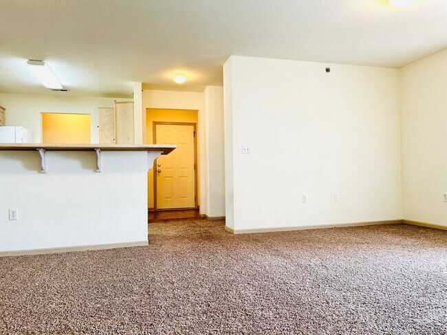 Foto del edificio - Large 3 Bedroom Apartment, Great Location!