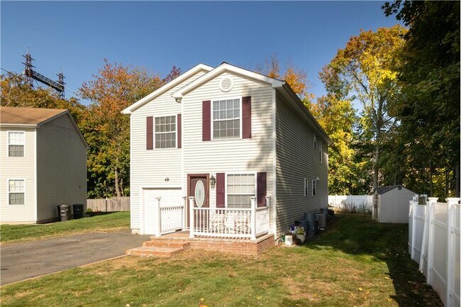 Building Photo - 107 Waverly Ave