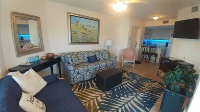 Building Photo - 8600 Ridgewood Ave