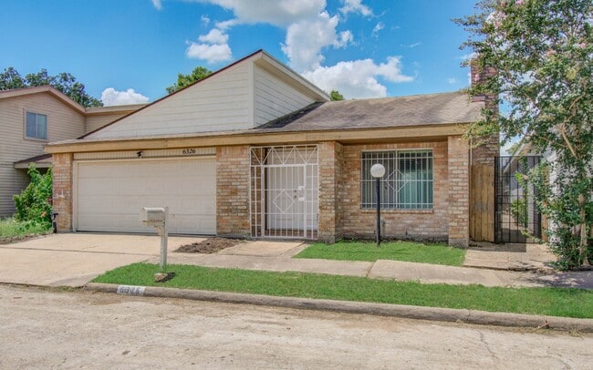 Foto del edificio - 6326 Briar Terrace Dr