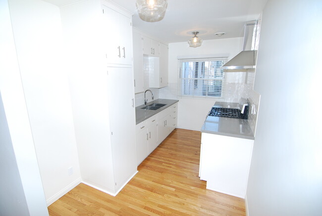 Building Photo - Spacious 1 Bedroom Downtown Long Beach Condo