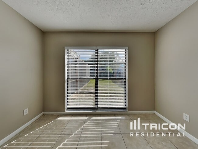 Building Photo - 1422 Mistyglen Lane Brandon FL