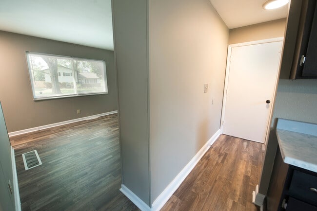 Foto del edificio - 5258 Kornwal Dr