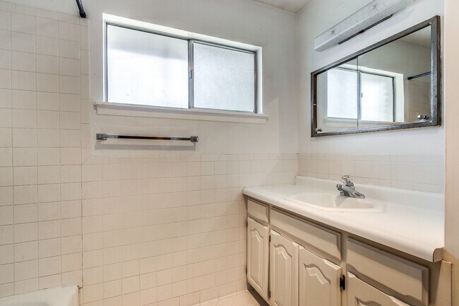 Foto del edificio - 3313 Cork Dr