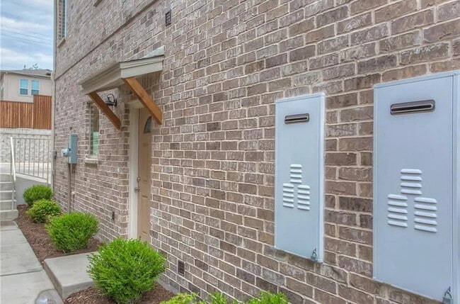 Foto del edificio - 2732 Sandage Ave