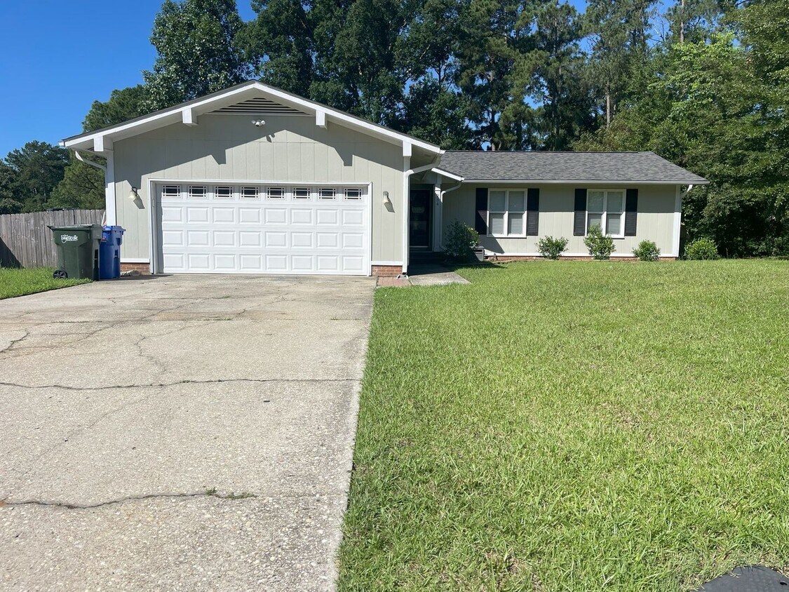 Foto principal - Beautifully Updated 3 Bed Home with Bonus ...