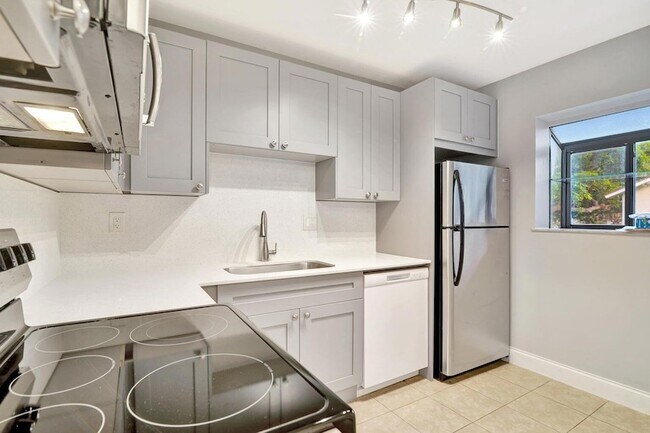 Foto del edificio - 116 Gardens Dr