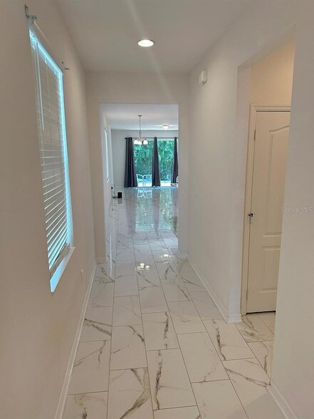 Foto del edificio - 8247 Bayliss Ct