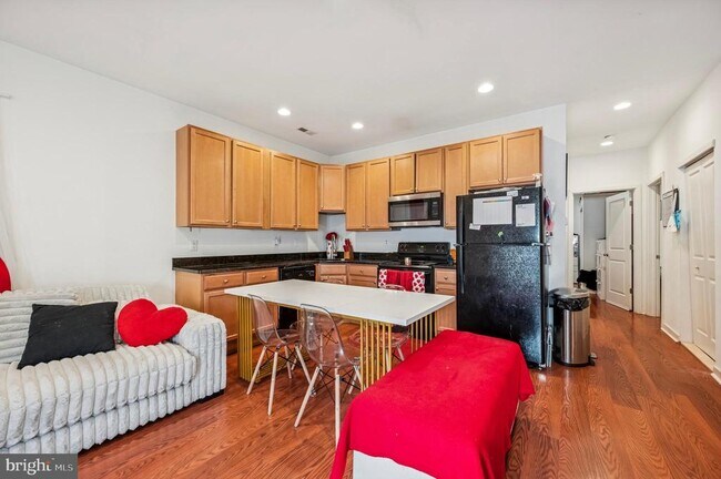 Foto del edificio - 6212 Ridge Ave