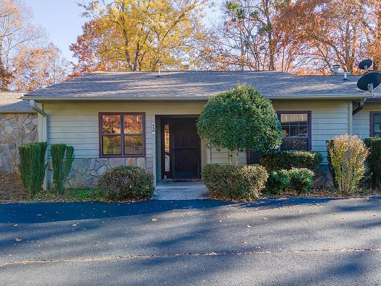 Foto principal - 850 Country Club Dr