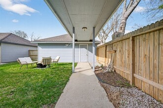Building Photo - 6635 Queensclub Dr
