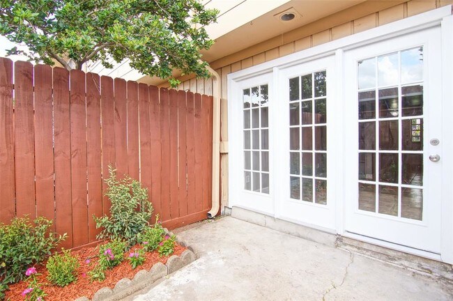 Foto del edificio - 5801 Lumberdale Rd