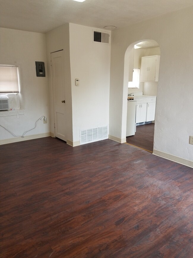 Building Photo - 1204 S Gold Ave