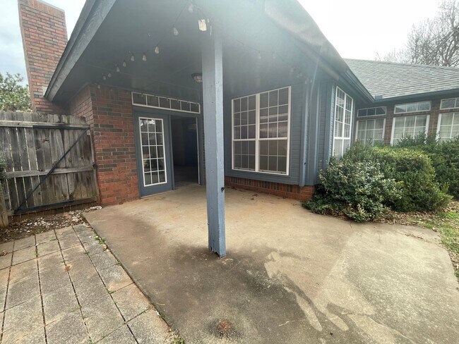 Building Photo - Edmond Rental
