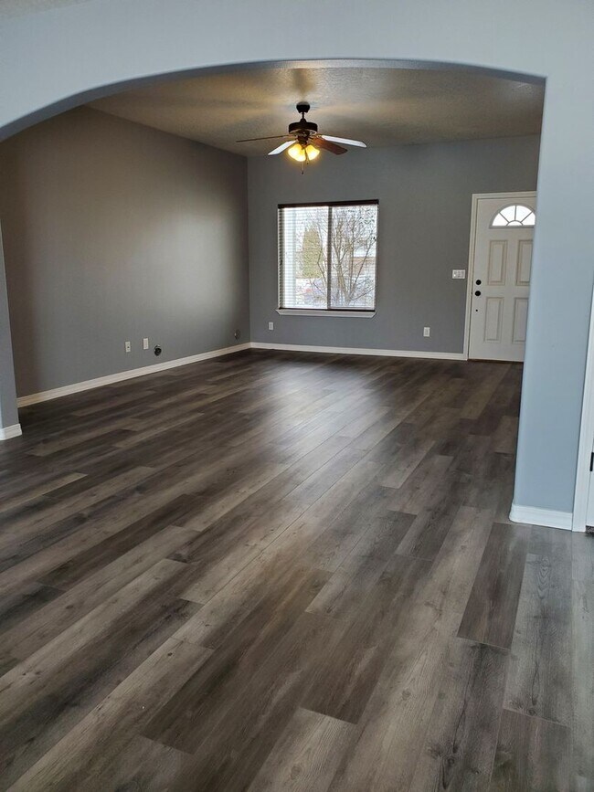 Foto del edificio - Beautiful 4 bedroom 3 bath home in the Landings!