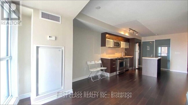 Photo du bâtiment - 386-1386 Yonge St