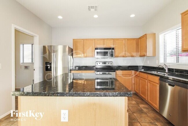 Building Photo - 15078 N 172nd Ln