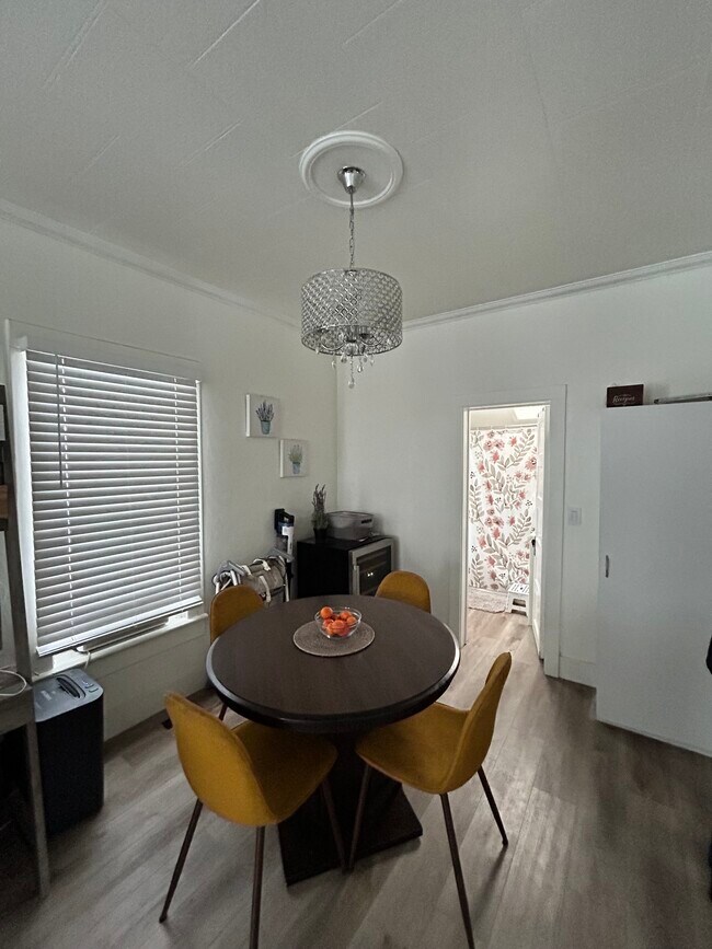 Dining room - 1070 N 1st St