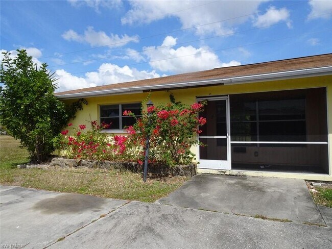 Foto del edificio - 221 Cape Coral Pkwy W
