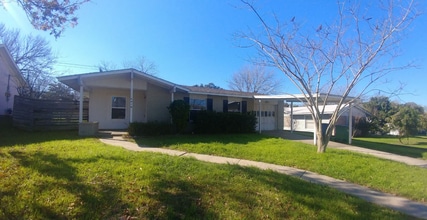 Building Photo - 4818 Cambray Dr