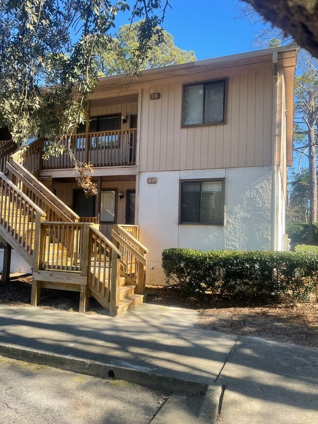 Building Photo - 2 Bedroom Condo