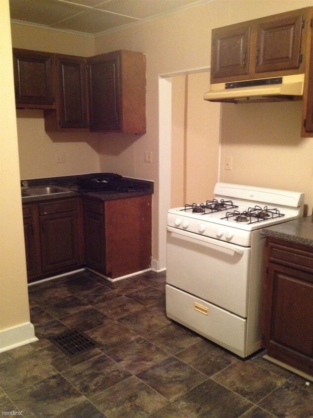 Primary Photo - 2061 Dewey Ave