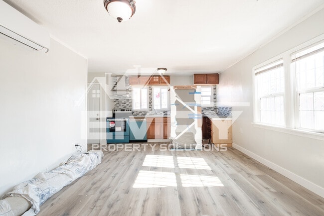 Foto del edificio - MOVE IN READY 2 BEDROOM 1 BATHROOM HOME IN LYNWOOD CA 90262