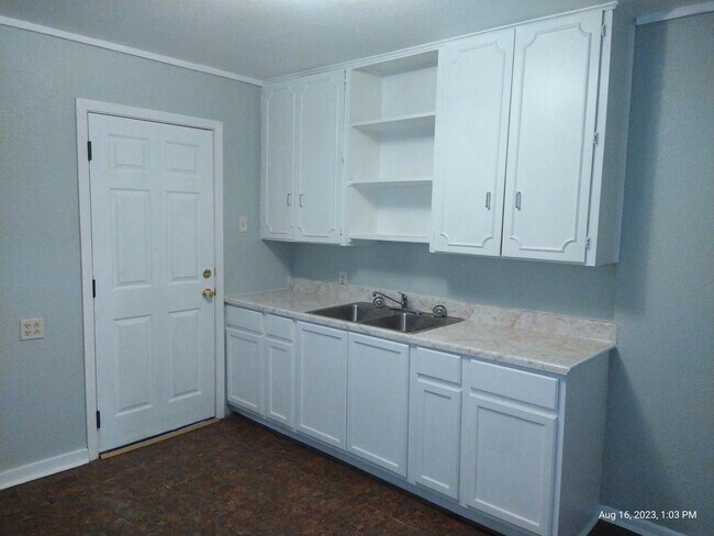 Building Photo - 3 br, 1 bath House - 223 Sussex