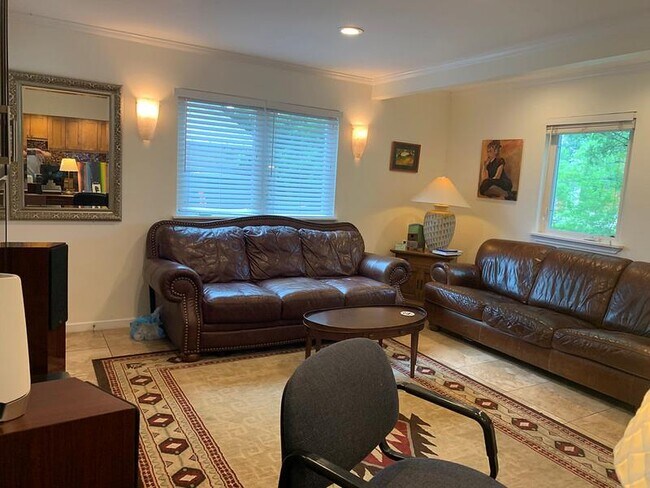 Foto del edificio - 1515 Karen Ave