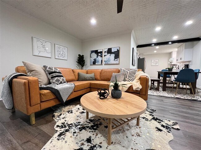 Building Photo - 5858 Ettrick Dr