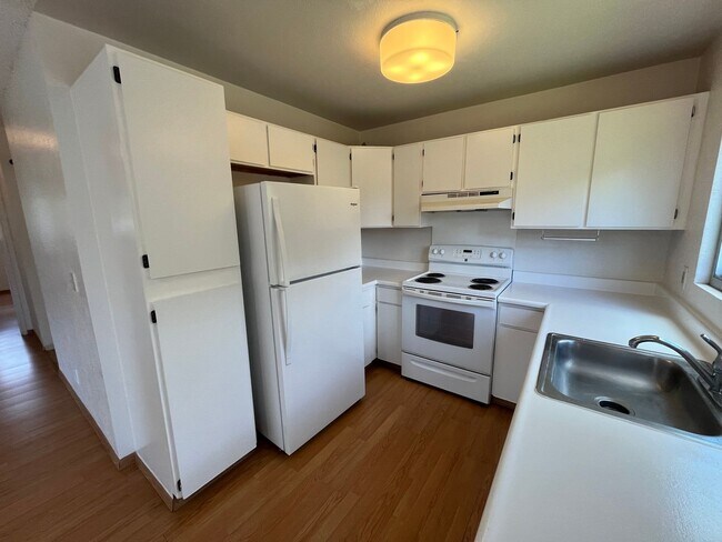 Foto del edificio - $2200, 2BR/1BA/2PKG Mililani (Mililani Parkway) - Great Location - townhome with A/C