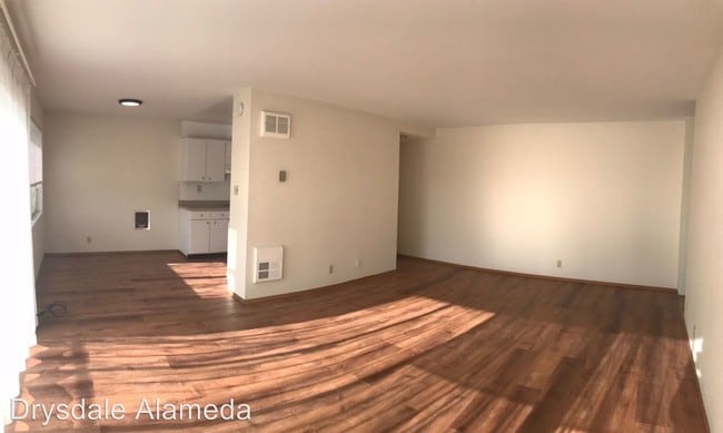 Building Photo - 2 br, 1 bath House - 2029 Otis Drive #R