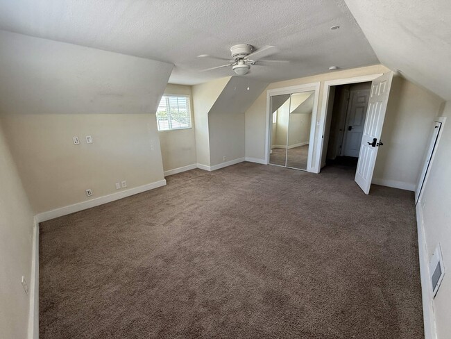 Building Photo - 409 Elsinore Dr
