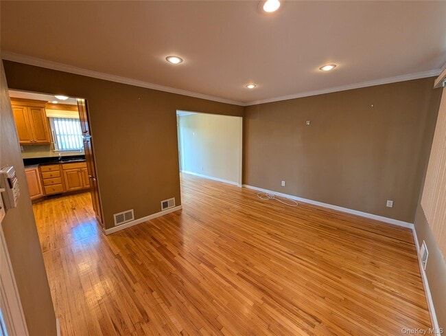 Building Photo - 23 Colonial Dr