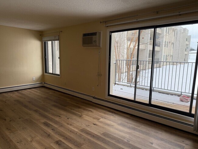 Foto del edificio - 3-Bedroom Condo for Rent in Eagan - Available Now!
