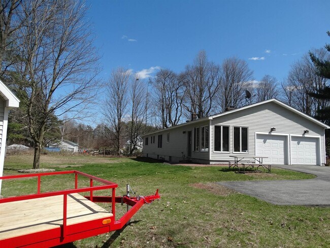 Building Photo - 537 Clifton Park Center Rd