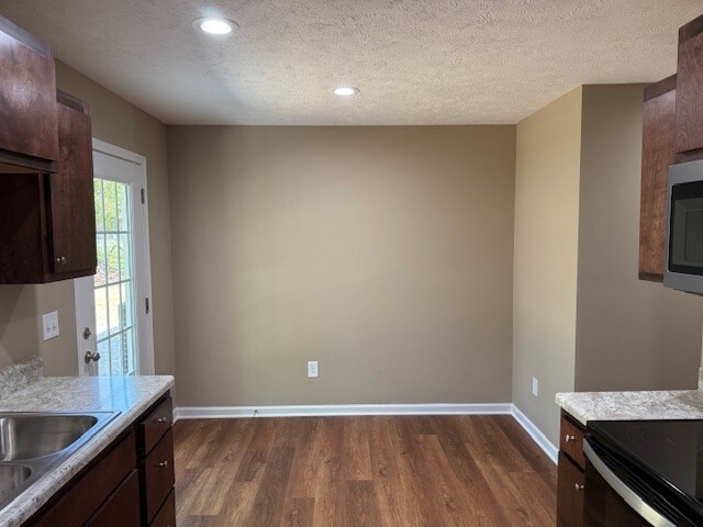 Building Photo - 216 8th Ave SW