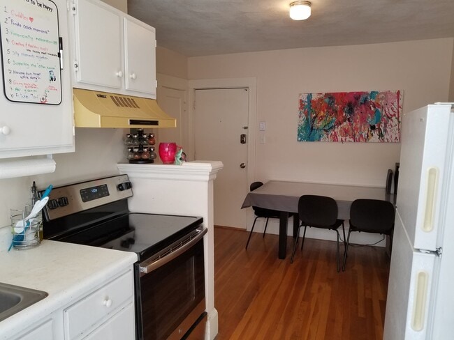 Building Photo - 390 Highland Ave