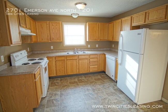 Building Photo - *MAIN LEVEL* 3 Bed 1.5 Bath W/ Garage Stall
