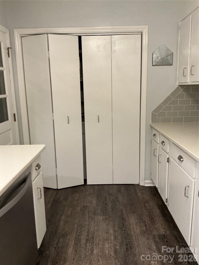 Foto del edificio - 415 E Broad St