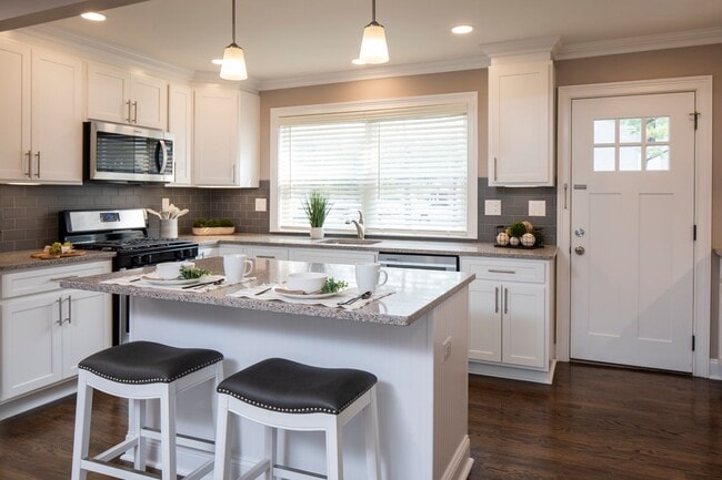 Interior Photo - The Courtyard @ Clifton: In-Unit Washer & ...