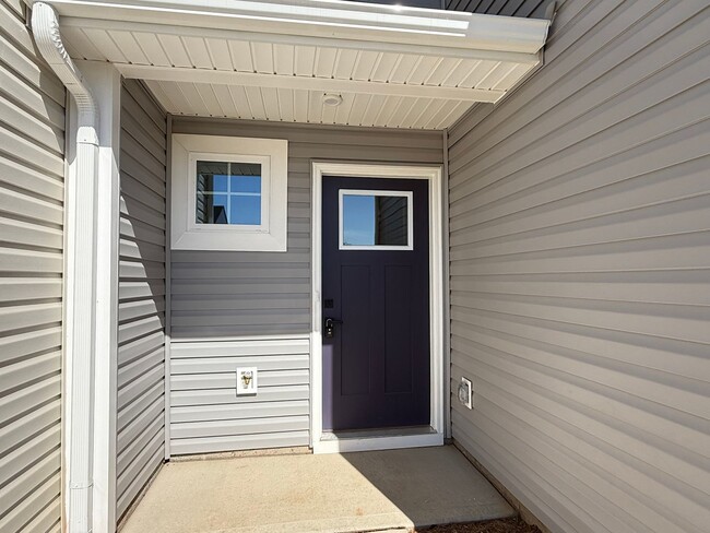 Building Photo - Modern 3-Bedroom Townhouse with Garage & P...