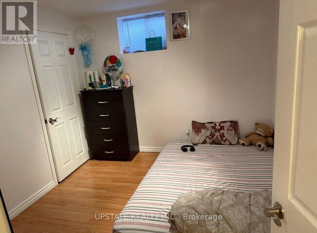 Photo du bâtiment - 42 Condorvalley Crescent