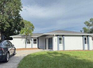 Building Photo - 409 Evergreen Dr
