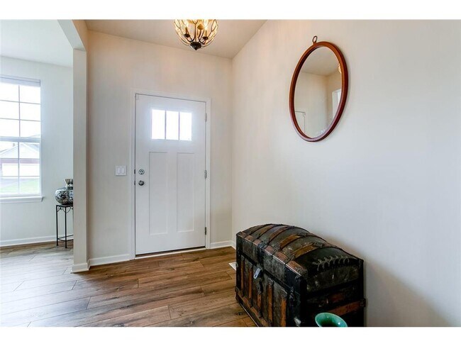 Building Photo - 5050 Sandpebble Ln