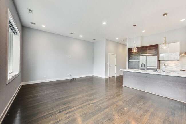 Building Photo - 6 N Throop St