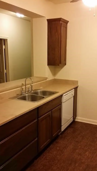 Building Photo - 2306 Breezy Dr